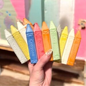 Crayola Colorful Chalk Set